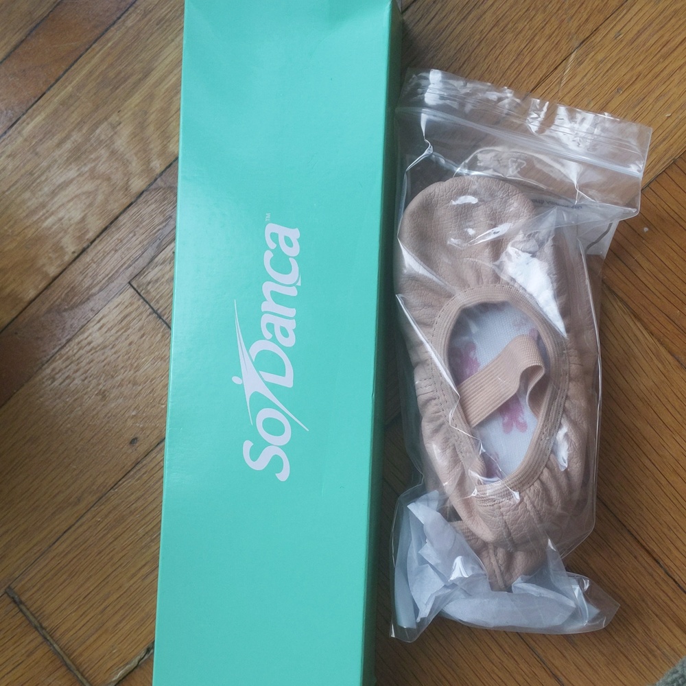 Ballet shoes 6 wide